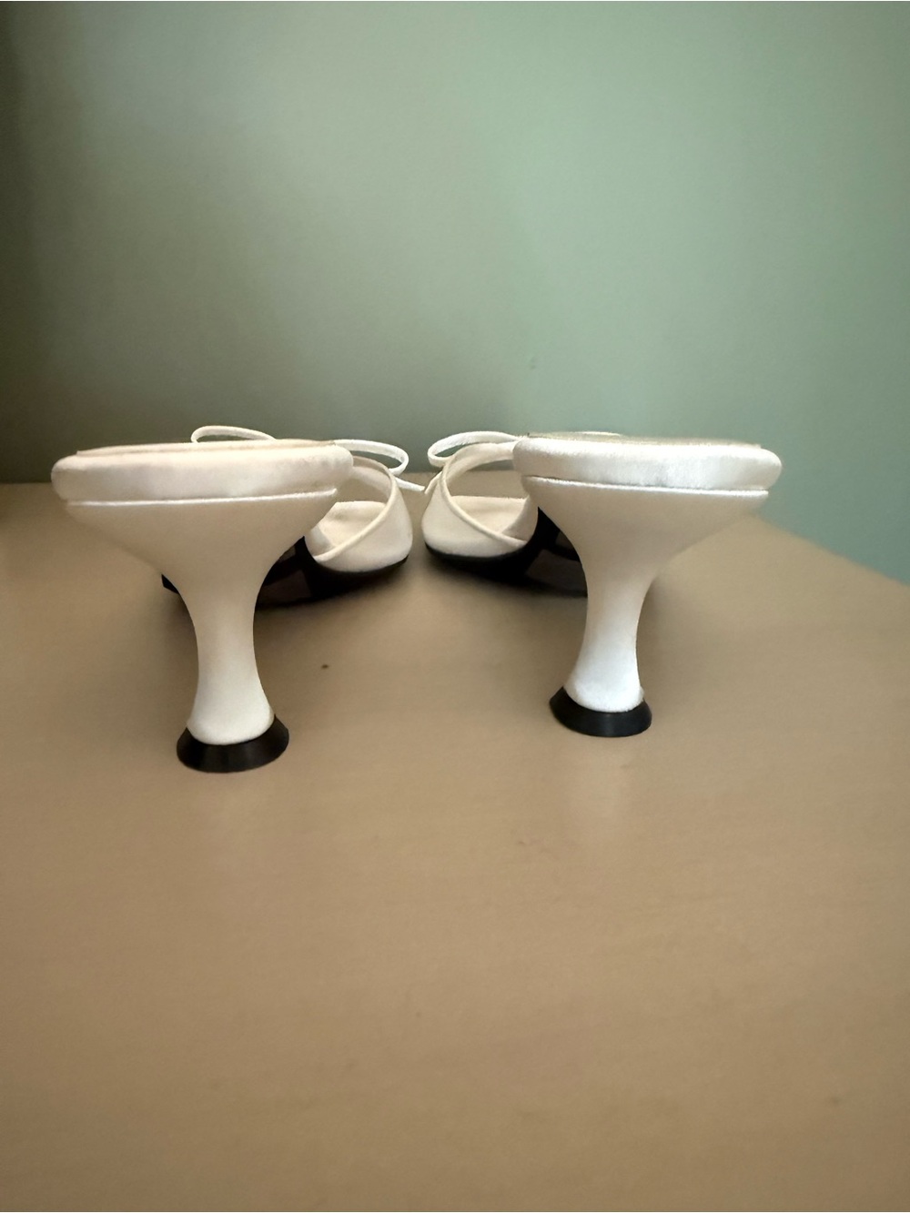 Jeffrey Campbell Sweet On U White Square-Toe Kitten Heel Mules with Bow - Picture 4 of 6